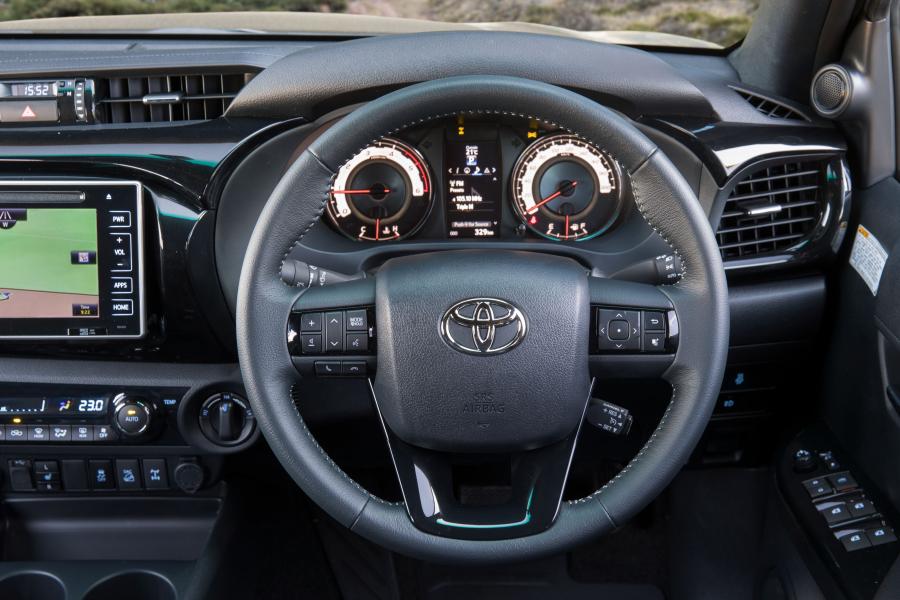 Панель приборов Toyota Hilux Rugged X Double Cab 2018 года  (AU) (фото 39 из 46)